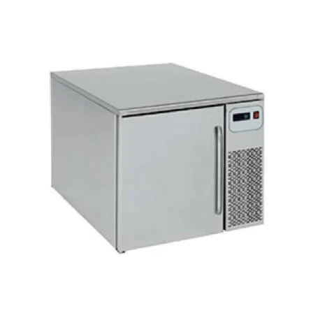 Compact blast chillers