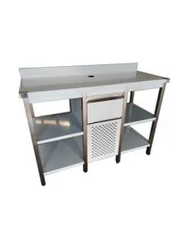 Les tables basses s'ouvrent derrière