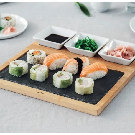 Tabla de pizarra y bambú con cuencos