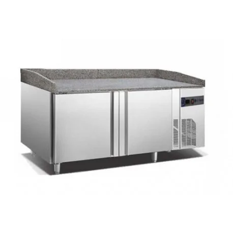 Refrigerated table for pizza preparation