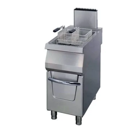 Industrial fryer with high performance cabinet