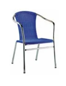 Chaise en acier terrasse et assise en polypropylène en rotin